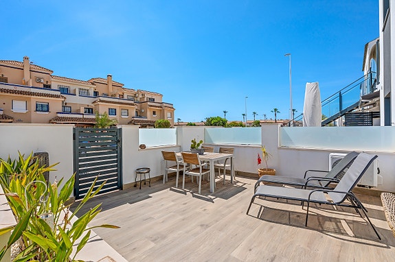 Nyere moderne leilighet med 2 soverom | Terrasse og basseng | Attraktiv beliggenhet i La Zenia