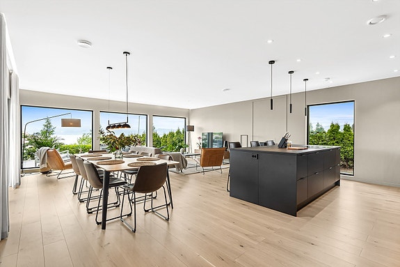 - Nordvik Bolig v/Torstein Mæland har gleden av å presentere Raudsteinsvegen 141 - Foto: Studiovest