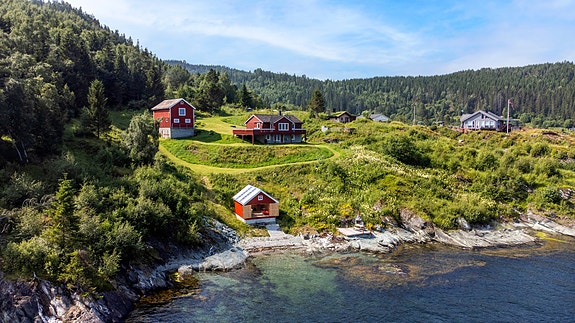 Sundsetvikvegen 75 - Idyllisk eiendom med 93 dekar og strandlinje. Foto: Siv Hilde Meen