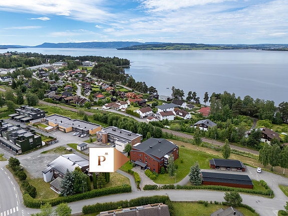 PrivatMegleren Hamar v/Arbresh Vitija har gleden av å presentere Snekkerstuvegen 2!