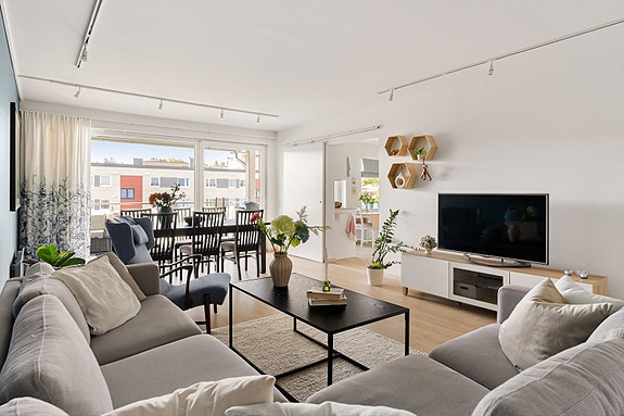 Proaktiv Eiendomsmegling v/Oscar Kirkevollen har gleden av å presentere en innbydende og oppusset 3-roms leilighet på Persaunet. Foto: Max Stenberg