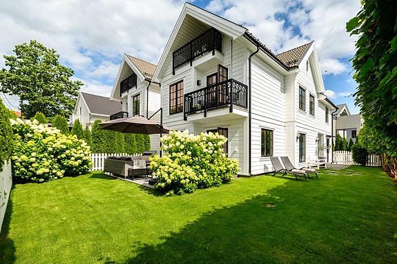 En særdeles flott enebolig med elegant uttrykk og gjennomført høy standard