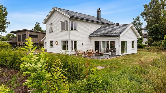 Velkommen til denne moderne og innholdsrike eneboligen fra 2014.