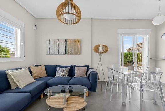 Moderne hjørnerekkehus med privat basseng og takterrasse med havutsikt!