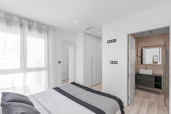 Eksklusiv villa med privat basseng, takterrasse og innredet kjeller