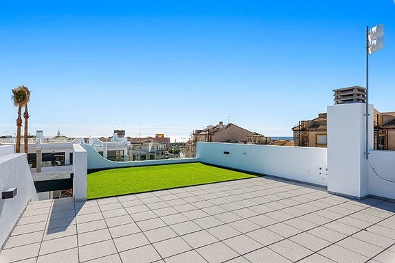 Hjørne-penthouse med stor takterrasse | Gangavstand til det meste | Nær sjøen