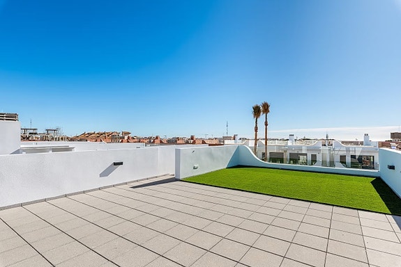 Hjørne-penthouse med stor takterrasse | Gangavstand til det meste | Nær sjøen