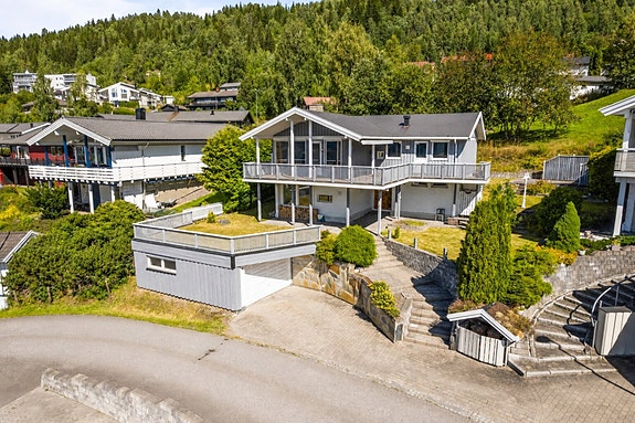 Velkommen til Rabben 8 og denne trivelige og innholdsrike eiendommen.
Foto: Nilsson Cinematics