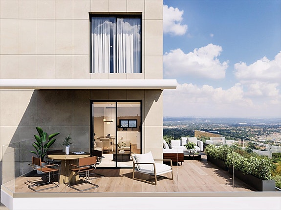 Eksklusiv toppleilighet med 3 soverom | 100 m² terrasse, takterrasse og privat basseng | 900 meter fra stranden