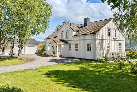 EiendomsMegler 1 v/Anders Jensen har gleden av å presentere Prestegårdsstien 2 på Bjørum! Foto: Martin Hågensen