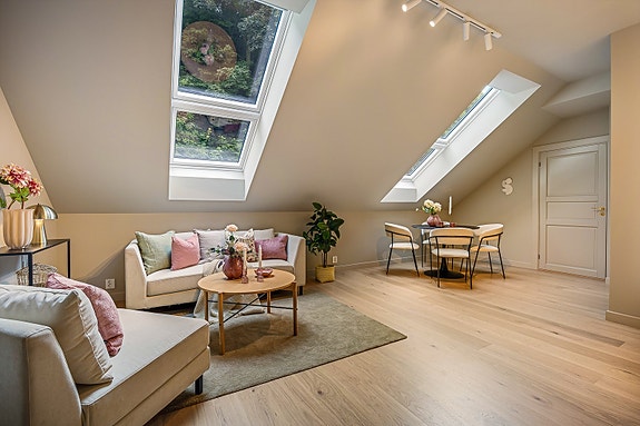 Velkommen til Bispengsgaten 25, en elegant og eksklusiv toppleilighet i en av Bergens fineste bygårder!