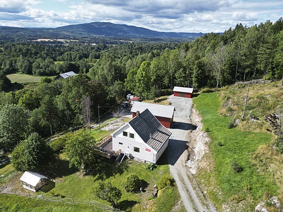 Aktiv eiendom ønsker deg velkommen til Skakkland 13. Fotograf Hege Leren og Heidi Hekseberg