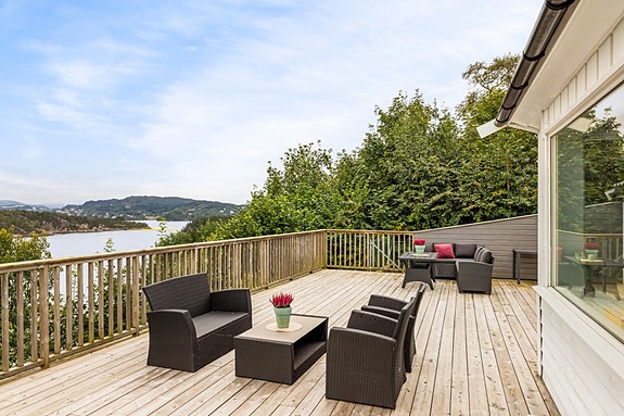 Bergby &Partners v/ Torbjørn Folgerø har gleden av å presentere Hillerenveien 42!