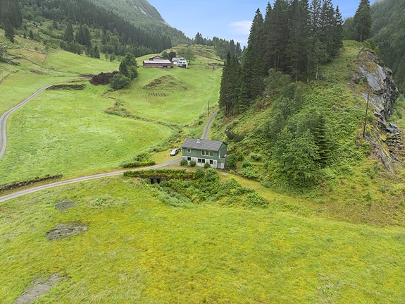 Velkommen til Vadheimsvegen 2967 v/EiendomsMegler1 - foto levert av Photoevent