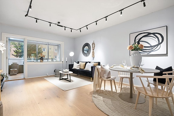 Velkommen til Elgeseter Gate 26B. En nydelig leilighet med innglasset balkong.