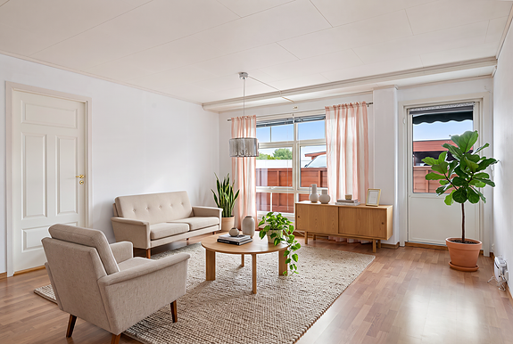 Sjøgata 10 presenteres av EIE eiendomsmegling v/Tore Magerøy. Foto: Espen Istad hos Studio Istad. Bildet er digitalt møblert.