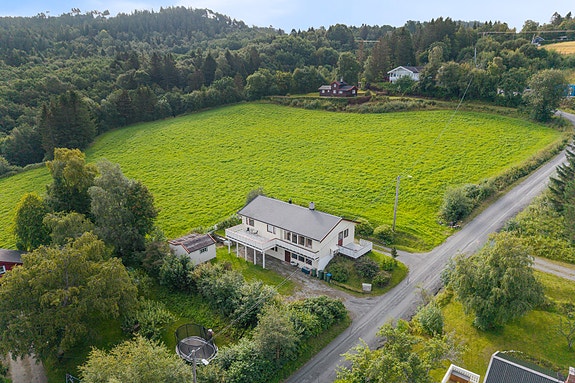 EiendomsMegler1 ved Morten Løvseth presenterer: Svedalsvegen 24. (FOTO: Julian Nonstad/Nonstad foto).