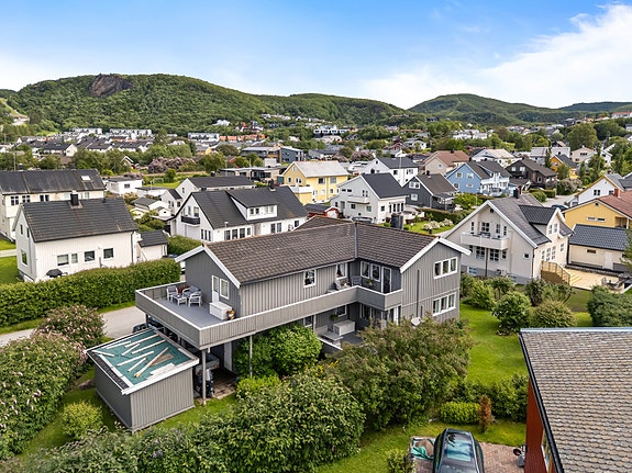 Velkommen til Amtmann Theisens Vei 16 - meget romslig leilighet i 2. etasje + kjeller! Foto: Leel Media
