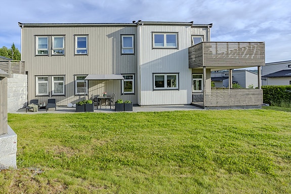 Flott selveierleilighet med herlige uteområder som er perfekt for sommerdagene!