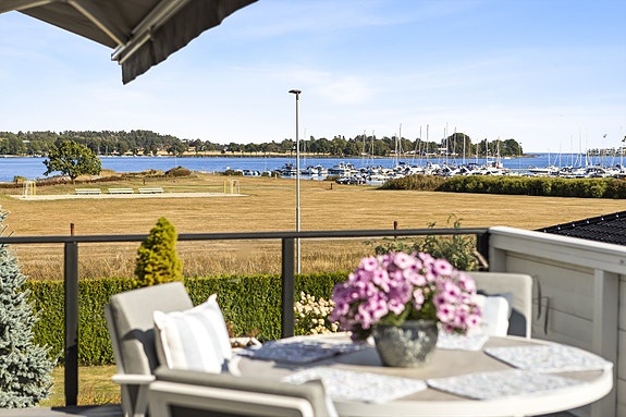 Nordvik Tønsberg v/Jørgen Nyhus har gleden av å ønske velkommen til Skuteveien 9A! Foto: Fotograf Magik.