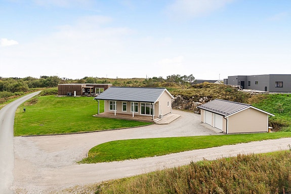 Velkommen til Hegreveien 11- en moderne enebolig fra 2019 med frittstående dobbelgarasje, upåklagelig beliggenhet med gode utearealer. Foto: Børge Halseth