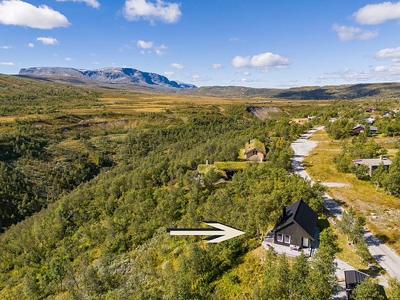 Eiendomsmegler Jannike Seljevoll Herleiksplass ønsker velkommen til Budalen (Foto: Terje Bjørnsen)