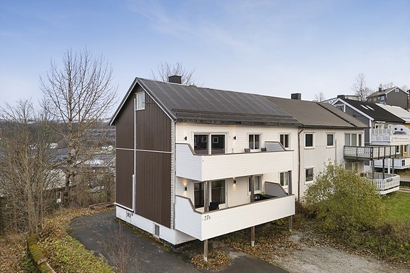Velkommen til Toraneset og Brannklokkeveien 27A - en hel koblet tomannsbolig i 4 plan. Foto; Diakrit/ Marte Hansen