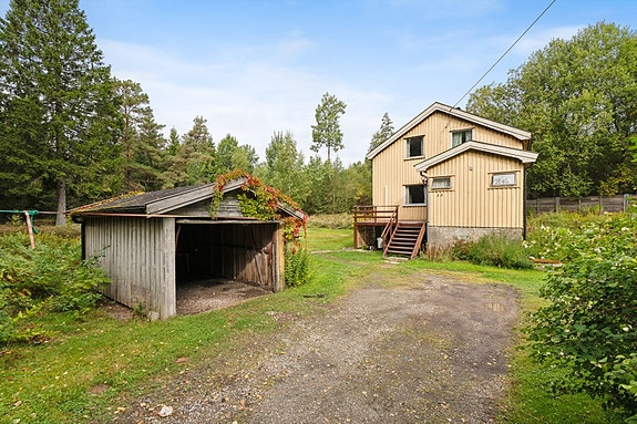 Velkommen til Gamleveien 30 - Romslig enebolig med to tilleggstomter (totalt 2793m²)