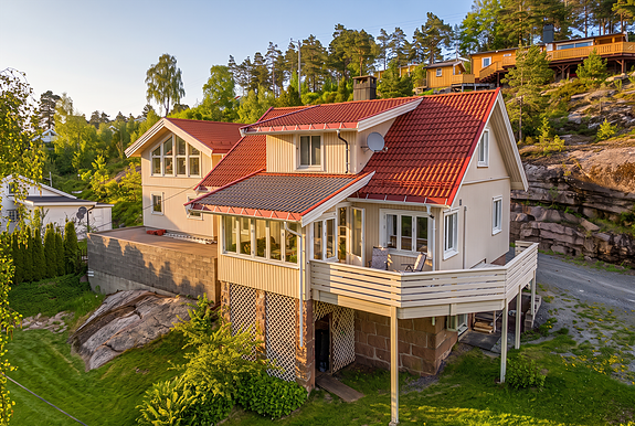 Velkommen til Støaveien 23, presentert av Maria Nordgård v/Eiendomsmegler 1! (Foto: Rekyl foto)