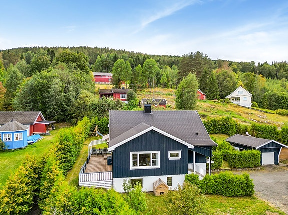 EiendomsMegler1 ved Ann Helen Jamtveit ønsker velkommen til Reshjemvegen 172! Foto Inbovi
