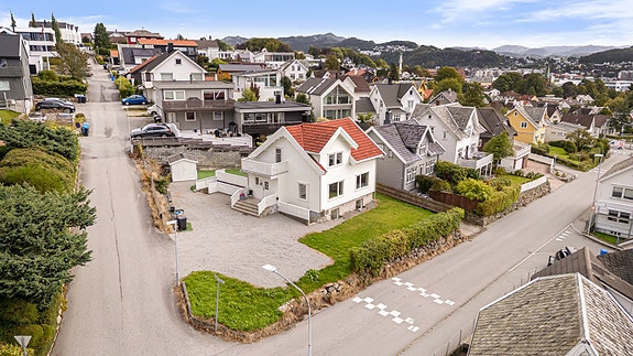 Blåsenborgveien 1 presenteres av EIE eiendomsmegling v/ Torbjørn Lie - Eiendomsmegler MNEF/Salgsleder/Partner | Fotograf: Arve Gravdal.