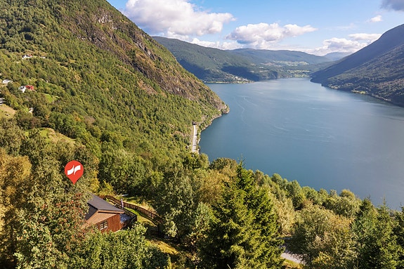 Velkommen til Øyragrendi 214! Presentert av Hedda Njøs v/Eiendomsmegler Norge.