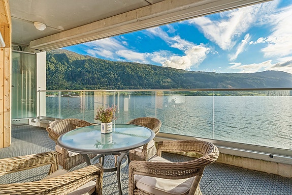 Sjøgata 31 presentert av EiendomsMegler1 Nordfjord ved Sissel Halnes
Foto: EFKT ved Svein Olav Humberset