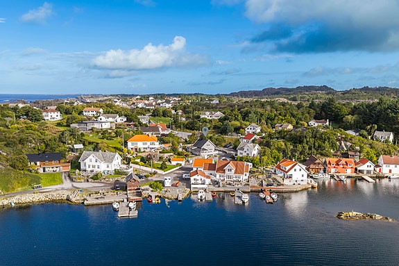 Velkommen til Kvalavågvegen 592 - Sjarmerende enebolig med nærhet til sjø. Foto: Vestbris.