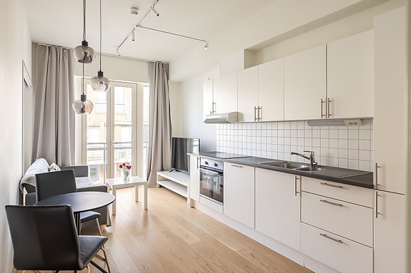 Velkommen til Lade alle 75 - en lys og moderne 2-roms toppleilighet med attraktiv beliggenhet på populære Lade.