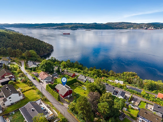 EiendomsMegler1 ved Tonje Nystad ønsker velkommen til Villavegen 7! Foto Inbovi