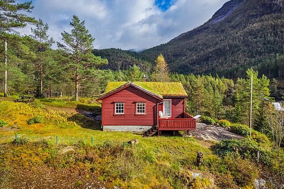 Velkommen til hytteidyll i Modalen, presentert av Lene Ytredal, Ask Eiendomsmegling