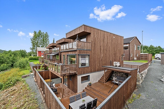 Velkommen Brubakkhaugen 8 C - en stilfull, kjedet enebolig over 3 plan fra 2020. Foto: Interiørfoto v/ Haukdal.