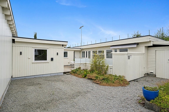 En stilig atriumsbolig hvor du har alt på ett plan. Her kan du glede deg over å slippe trapper og samtidig få flere kvaliteter som du kan tilpasse etter eget ønske.