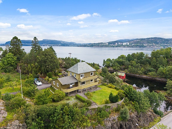Florvågøen 30 presentert av Dag Erik Fotland. EiendomsMegler 1 Askøy. (Foto: Mats Lie AS)