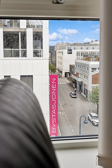 DNB Eiendom V/Meriton Gashi har gleden av å presentere Vågsgata 16A - En lys og tiltalende leilighet med urban beliggenhet i Sandnes sentrum.