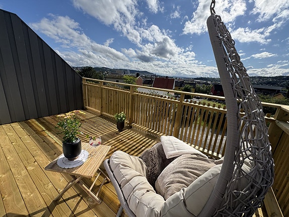 Gode solforhold og utsikt fra terrasse