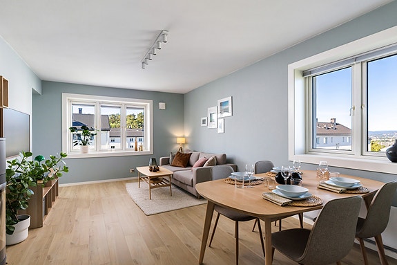 Velkommen inn i en lys og romslig 3-roms andelsleilighet på Høyenhall. Foto: Scott Kvitberg v/Fotostallen