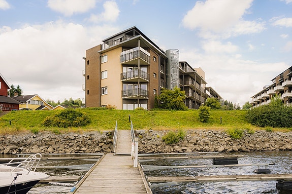 Emera eiendomsmegling v/Gina Granli (tlf. 99274052) har gleden av å presentere Fetsund Brygge 1! Dette bildet er virtuelt møblert for å illustrere potensialet.
Foto: Fredrik Hansson