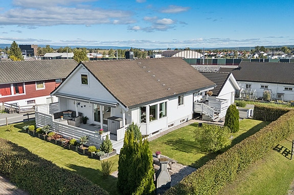 DNB Eiendom v/Glenn Kristen Strand ønsker velkommen til Hjørnevegen 13!
