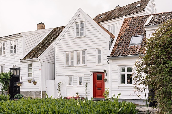 Velkommen til Øvre Strandgate 76, en sjelden mulighet i hjertet av idylliske og karakteristiske Gamle Stavanger.