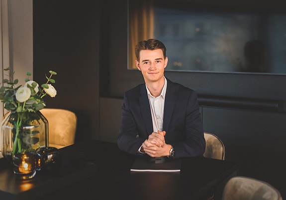 Bilde av megler Sander Gundersen