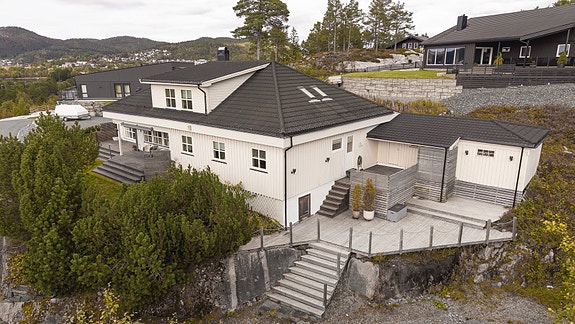 EiendomsMegler 1 v/Hans Kjetil Andreassen har gleden av å presentere Lauvhammerhaugen 12! Foto: Martin Hågensen