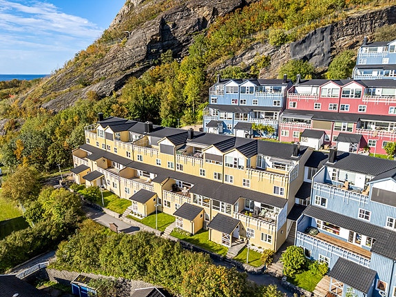 Velkommen til en innholdsrik bolig over to plan i populære Rønvika. (Foto av: Leel Media).