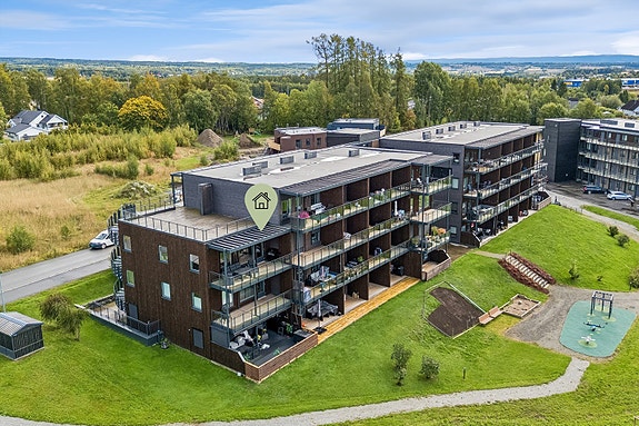 Velkommen til Nydalsenga 40B! Moderne og lettstelt leilighet i 3. etasje med luftig og attraktiv endebeliggenhet og ingen boenhet over. (Foto: EFKT v/Jonas Hasselgren).